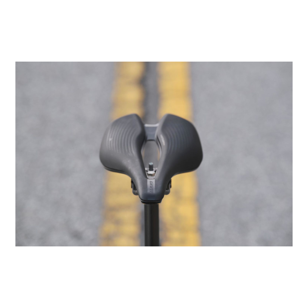Sadul GIANT Fleet SL must - Pilt 6