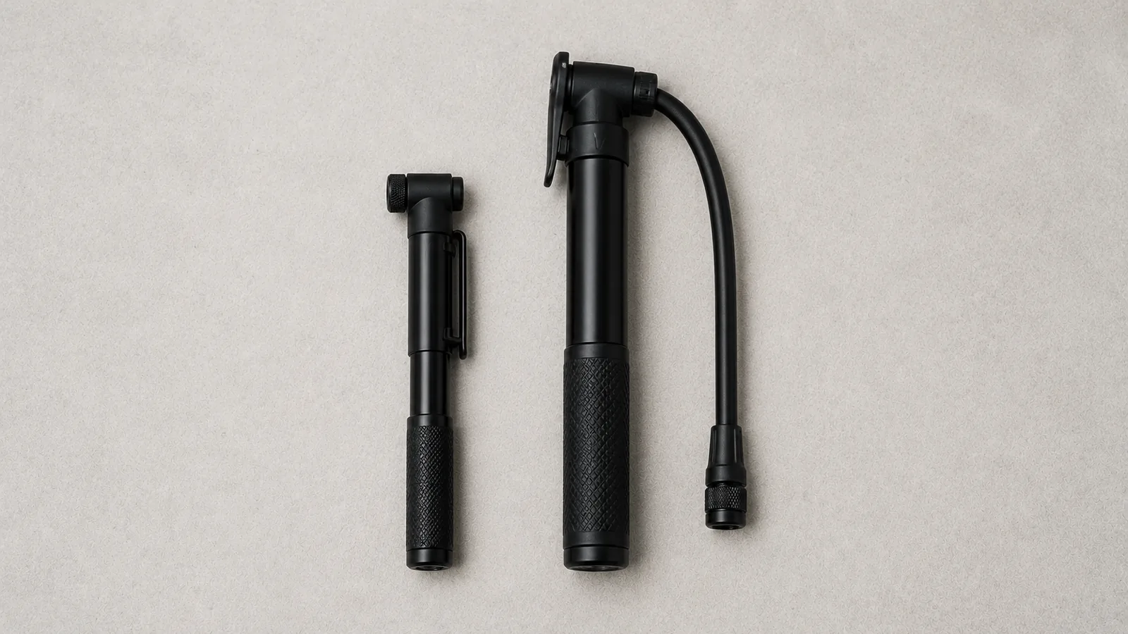Kompaktne minipump ja voolikuga käsipump kõrvuti