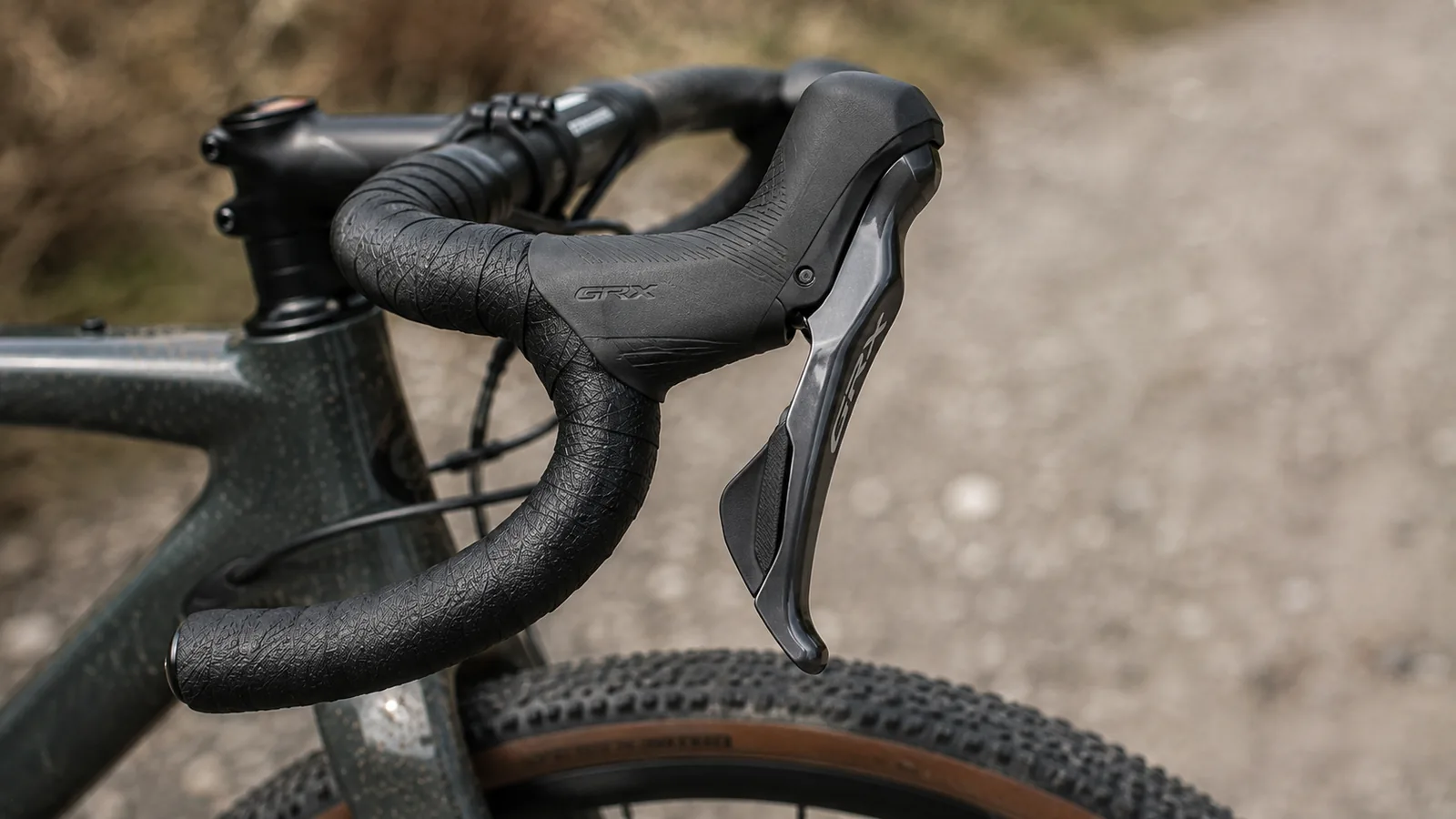 Gravel pidurilingid drop-lenksul – hüdrauliline STI-hoob lähivaates