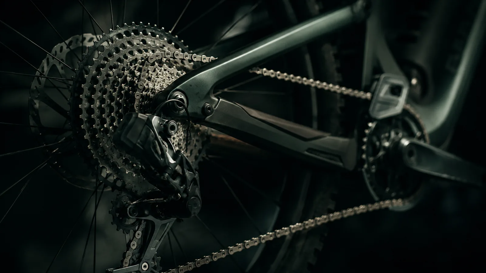 Shimano Deore XT käiguvahetaja ja lai kassett maastikurattal